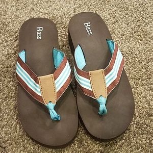 Size 6 Bass flipfops